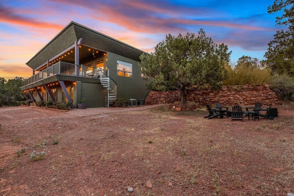 Close To Fresh Creek! Sleeps 12 ~ Amazing Views W/Serene Open Space ~ Hot Tub + Game Room ~ Trails Outside Sedona Dış mekan fotoğraf