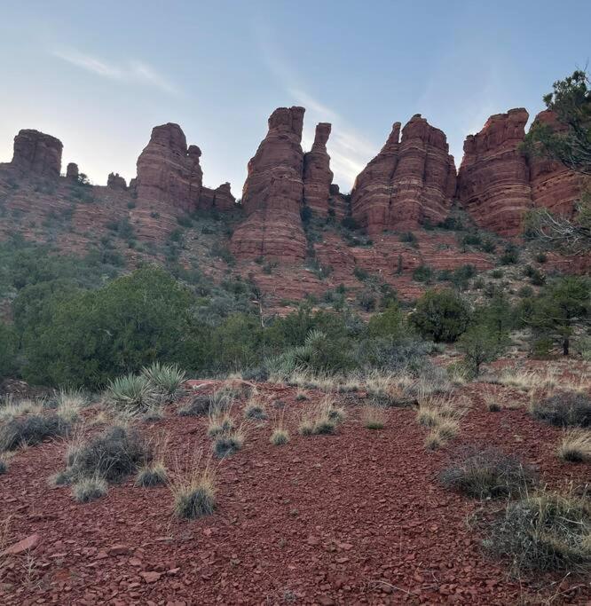 Close To Fresh Creek! Sleeps 12 ~ Amazing Views W/Serene Open Space ~ Hot Tub + Game Room ~ Trails Outside Sedona Dış mekan fotoğraf