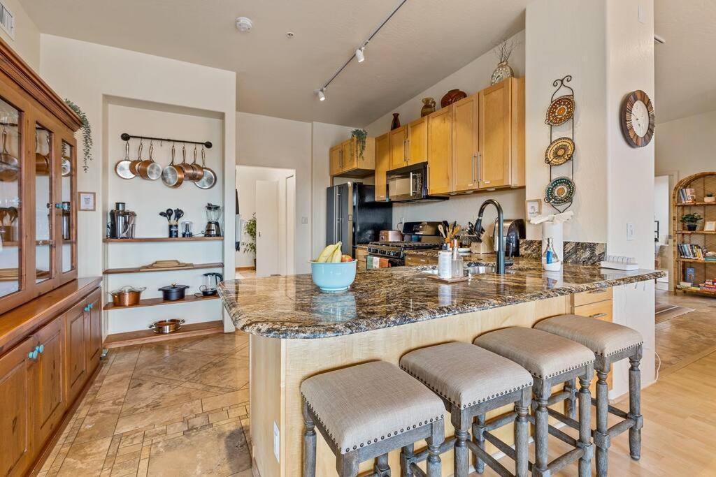 Close To Fresh Creek! Sleeps 12 ~ Amazing Views W/Serene Open Space ~ Hot Tub + Game Room ~ Trails Outside Sedona Dış mekan fotoğraf