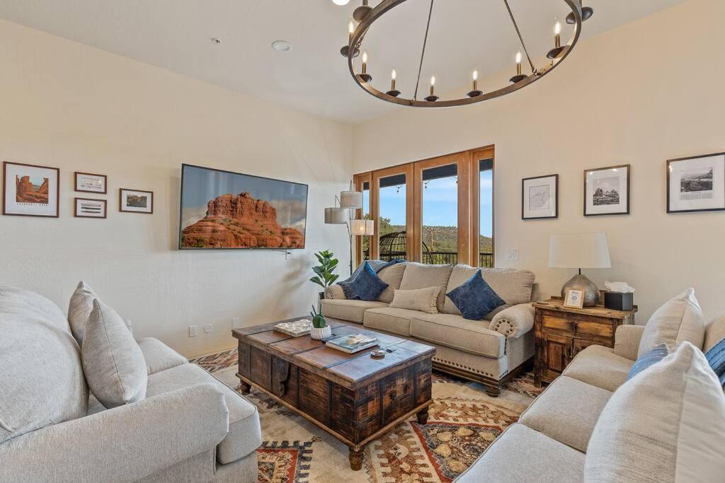 Close To Fresh Creek! Sleeps 12 ~ Amazing Views W/Serene Open Space ~ Hot Tub + Game Room ~ Trails Outside Sedona Dış mekan fotoğraf