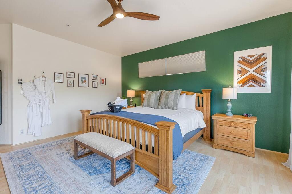 Close To Fresh Creek! Sleeps 12 ~ Amazing Views W/Serene Open Space ~ Hot Tub + Game Room ~ Trails Outside Sedona Dış mekan fotoğraf
