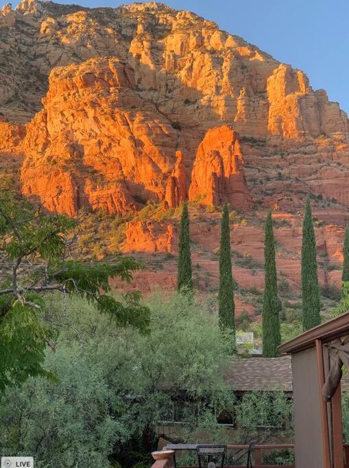 Close To Fresh Creek! Sleeps 12 ~ Amazing Views W/Serene Open Space ~ Hot Tub + Game Room ~ Trails Outside Sedona Dış mekan fotoğraf