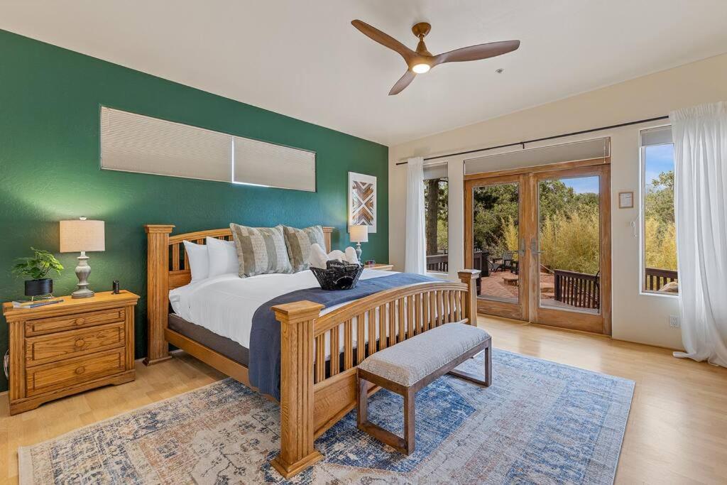 Close To Fresh Creek! Sleeps 12 ~ Amazing Views W/Serene Open Space ~ Hot Tub + Game Room ~ Trails Outside Sedona Dış mekan fotoğraf