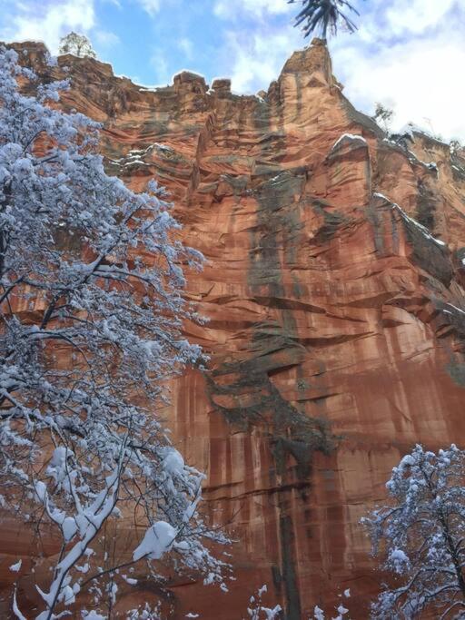 Close To Fresh Creek! Sleeps 12 ~ Amazing Views W/Serene Open Space ~ Hot Tub + Game Room ~ Trails Outside Sedona Dış mekan fotoğraf