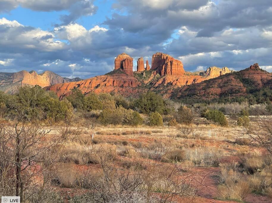 Close To Fresh Creek! Sleeps 12 ~ Amazing Views W/Serene Open Space ~ Hot Tub + Game Room ~ Trails Outside Sedona Dış mekan fotoğraf