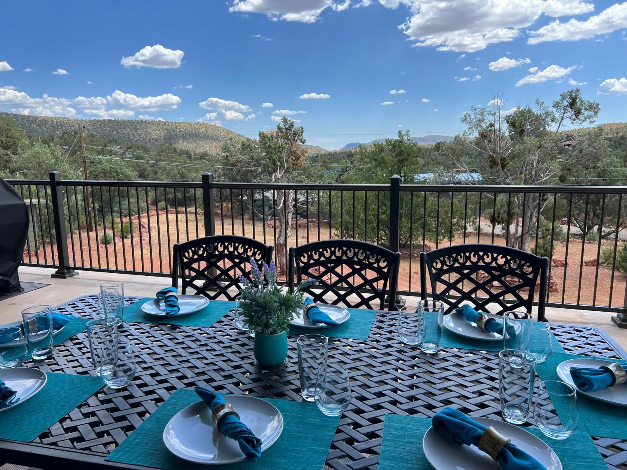 Close To Fresh Creek! Sleeps 12 ~ Amazing Views W/Serene Open Space ~ Hot Tub + Game Room ~ Trails Outside Sedona Dış mekan fotoğraf