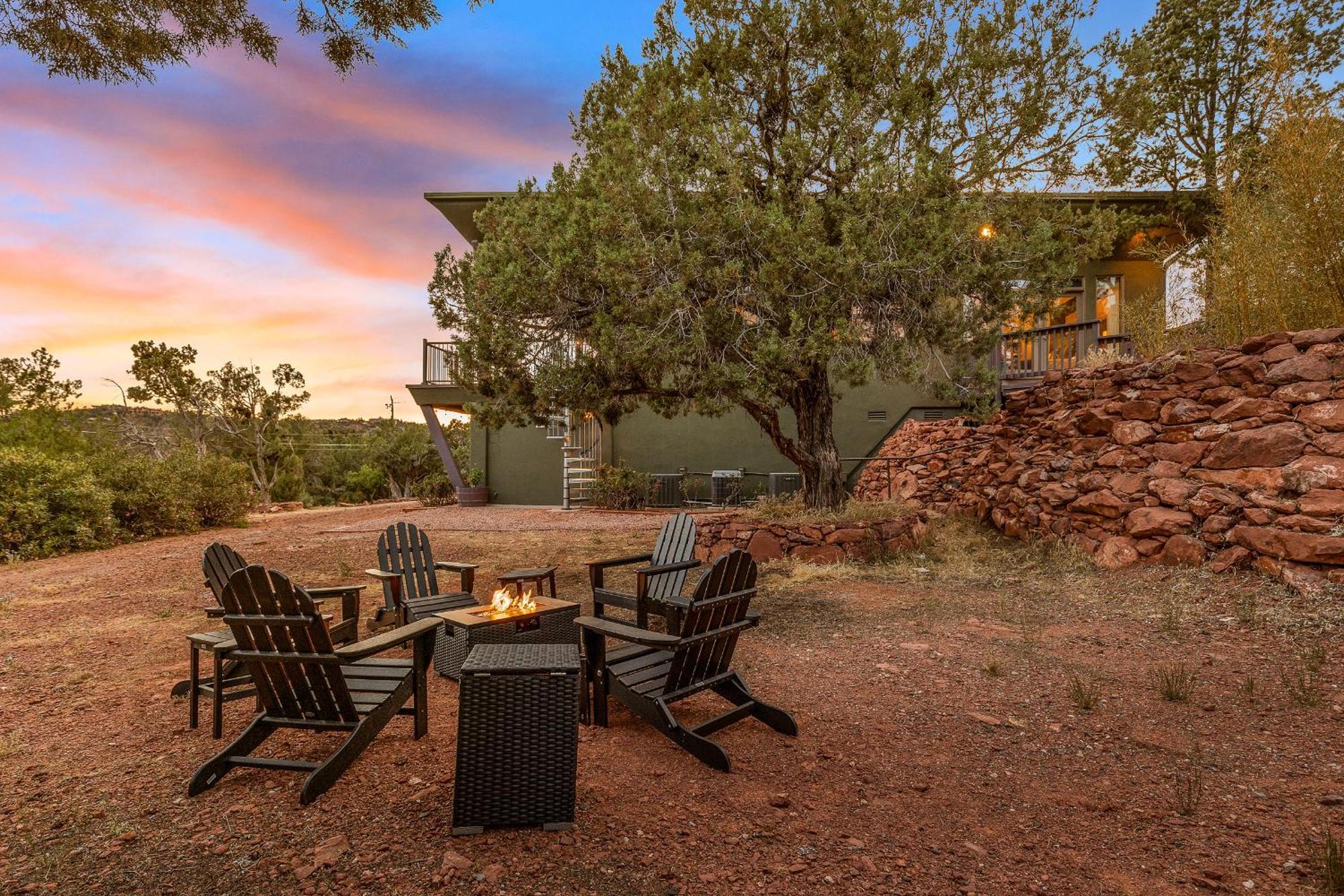 Close To Fresh Creek! Sleeps 12 ~ Amazing Views W/Serene Open Space ~ Hot Tub + Game Room ~ Trails Outside Sedona Dış mekan fotoğraf
